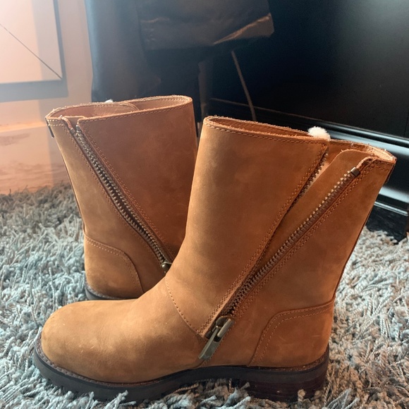 Winter UGG Boots - Picture 3 of 4